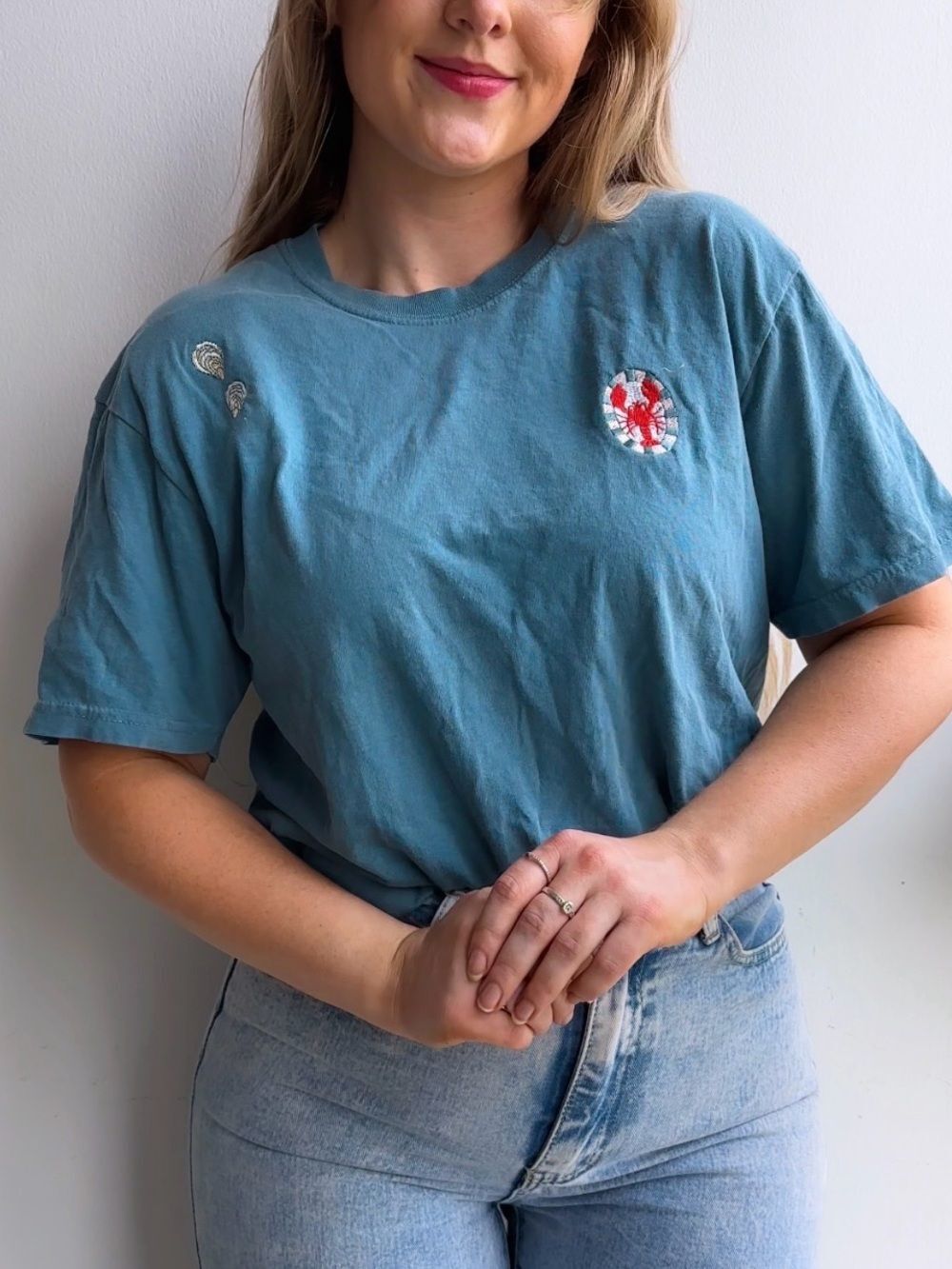NWT 100% Cotton Denim Blue Embroidered Coastal Beachy Graphic Tee - Picture 3 of 6